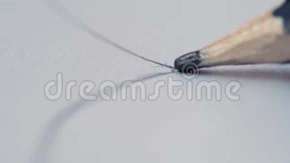 铅笔在一张干净的纸上进行划线视频的预览图