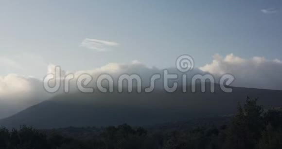 以色列北部梅龙山上空云层消失视频的预览图