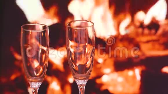 在情人节那天喝香槟让人心寒视频的预览图