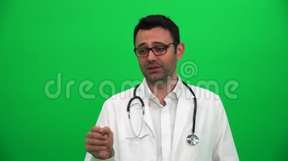 医生谈采访概念绿幕背景视频的预览图