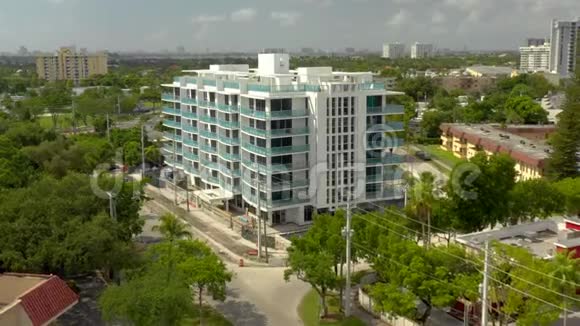 佛罗里达州迈阿密现代公寓公寓大楼视频的预览图