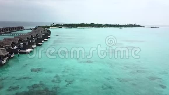 马尔代夫有无人驾驶飞机的度假别墅视频的预览图