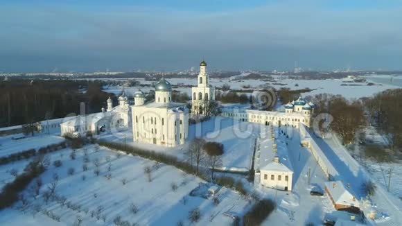 圣乔治修道院的景色一月日VelikNovgorod空中录像视频的预览图