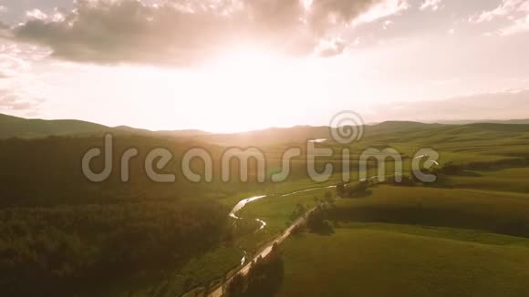 塞尔维亚兹拉蒂伯山日落阳光空中视频的预览图