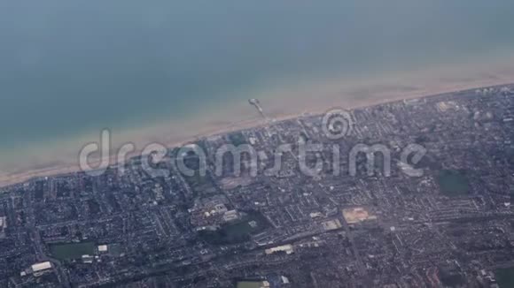 从拉斯维加斯到伦敦的商业航班窗口看英格兰南海岸视频的预览图