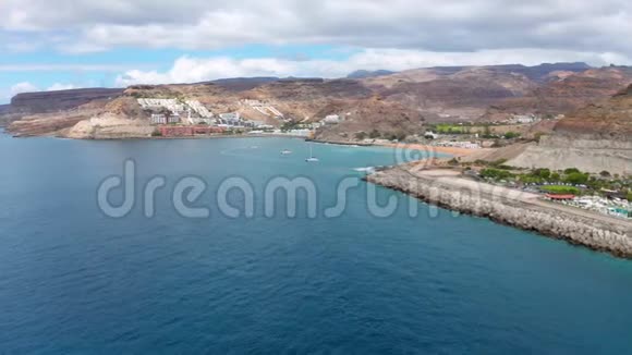 在美丽的大海和大卡那利岛的风景之上视频的预览图