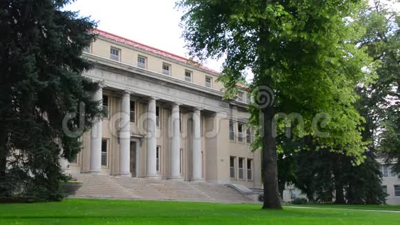 科罗拉多州柯林斯堡科罗拉多州立大学行政大楼视频的预览图