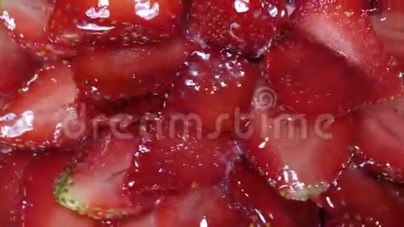 草莓片v2视频的预览图