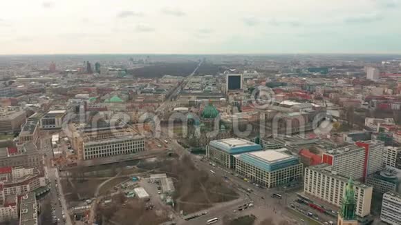 德国柏林2019年3月28日空中观景柏林大教堂4K视频的预览图