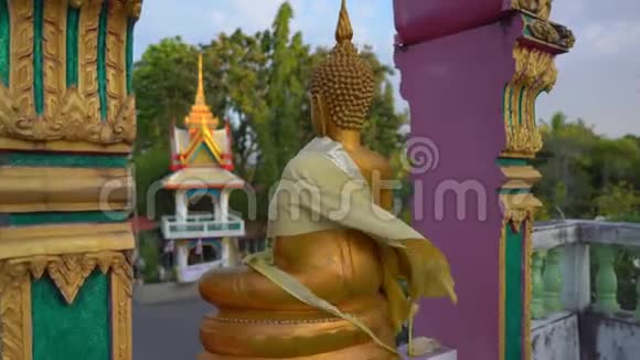 在泰国普吉岛的WatSrisoonthorn寺中拍摄的小佛像前往泰国视频的预览图