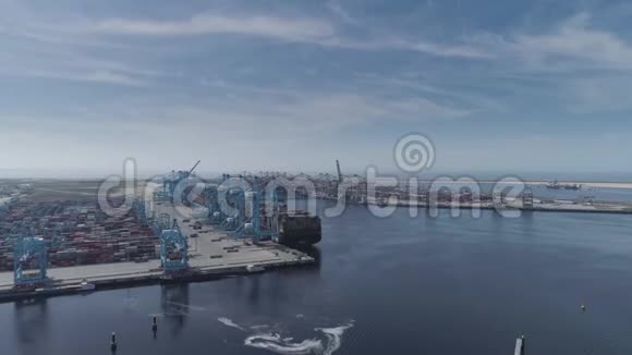 荷兰鹿特丹港euromax码头集装箱船视频的预览图