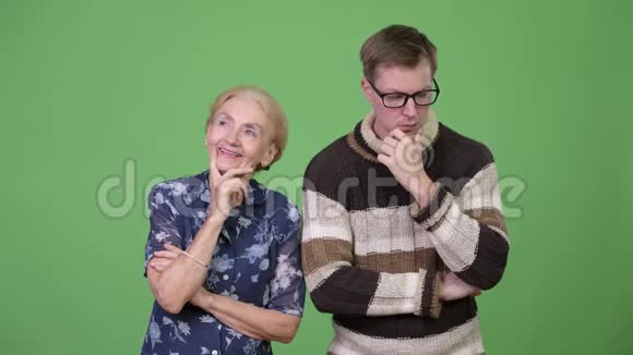 快乐的祖母和忧心忡忡的孙子在一起思考视频的预览图
