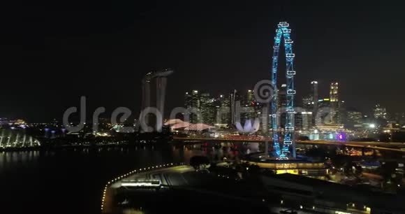 夜新加坡摩天轮和河流视频的预览图