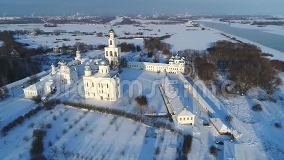 圣乔治修道院的景观一月日空中视频诺夫哥罗德视频的预览图