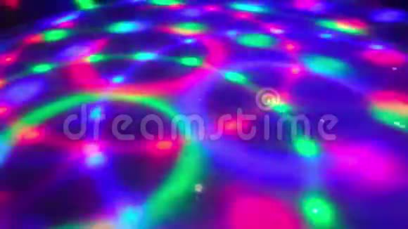 舞池迪斯科舞厅背景圆圈灯光地板迷幻视频的预览图