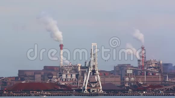 日本港口污染大工厂工业视频的预览图