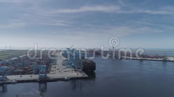 荷兰鹿特丹港euromax码头maasvlakte集装箱船视频的预览图