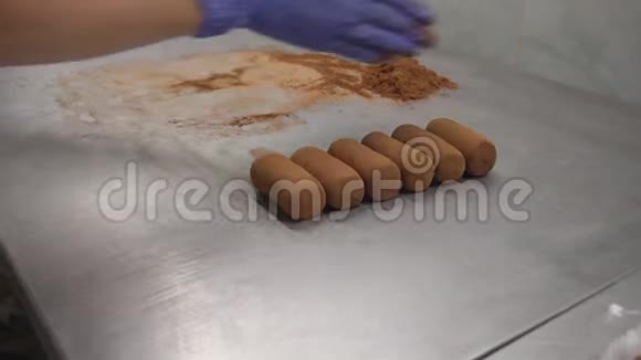 手工制作巧克力蛋糕和糖果甜点面包制品面粉糖果制作手工制作视频的预览图