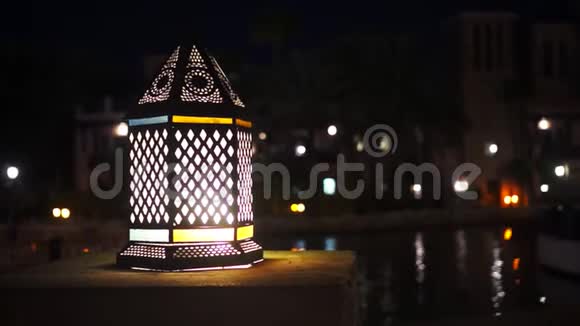 晚上马迪纳特朱梅拉台灯视频的预览图