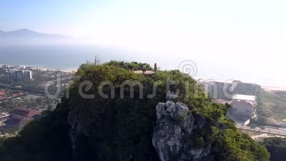 天桥移除山顶观景台与人视频的预览图