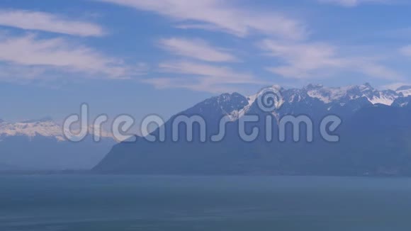 瑞士高山山雪峰的美丽景观视频的预览图