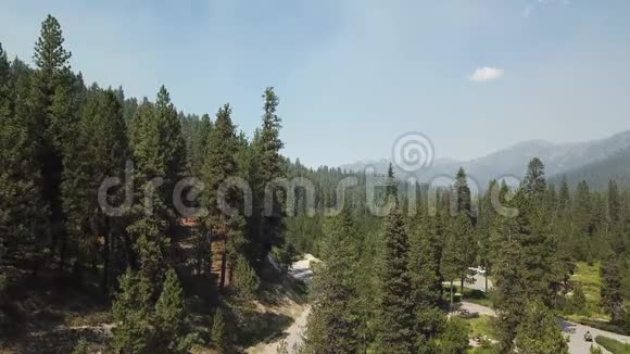 爱达荷州森林消防直升机供水视频的预览图