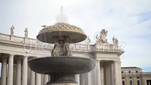 梵蒂冈城罗马圣彼得教堂在圣彼得广场库存意大利喷泉视频的预览图
