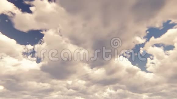 蓝天美丽的云景巨大的云和阳光缓慢地穿过云团视频的预览图