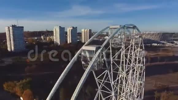 伏尔加格勒摩天轮和体育场的鸟瞰图视频的预览图
