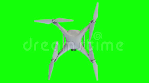 无人机飞行顶部与行动相机隔离在绿色屏幕背景上视频的预览图