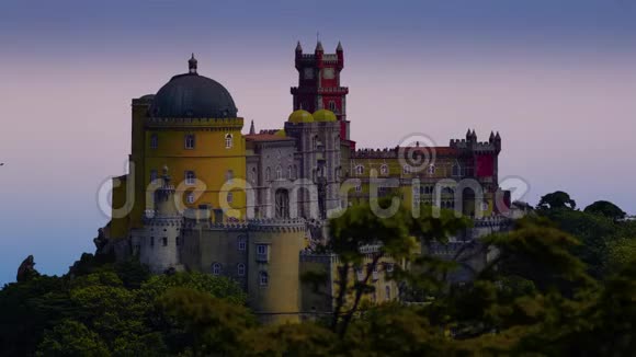 葡萄牙辛特拉市美丽的佩纳城堡视频的预览图