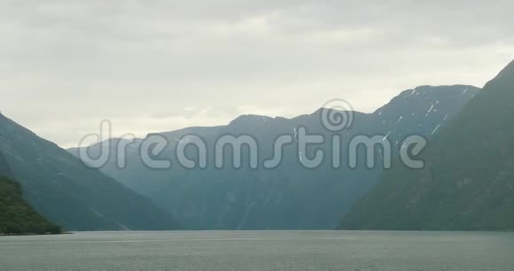 Sunnylvsfjorden挪威夏天的春天景观著名的挪威地标视频的预览图