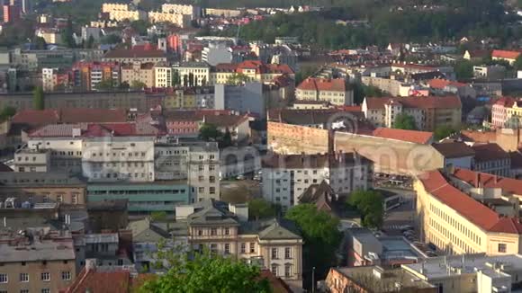 四月早晨布尔诺市全景捷克共和国视频的预览图