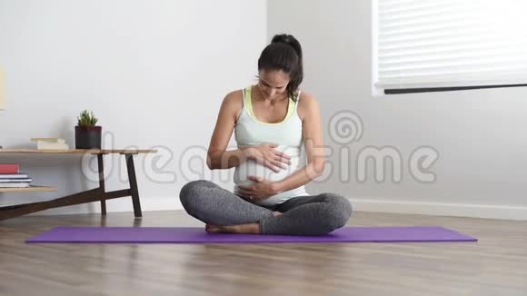 怀孕瑜伽练习视频的预览图