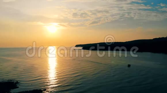 从海湾看风景的日落视频的预览图
