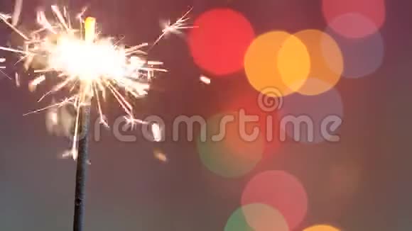 闪击棒抽象的彩色圣诞新年派对生日背景视频的预览图
