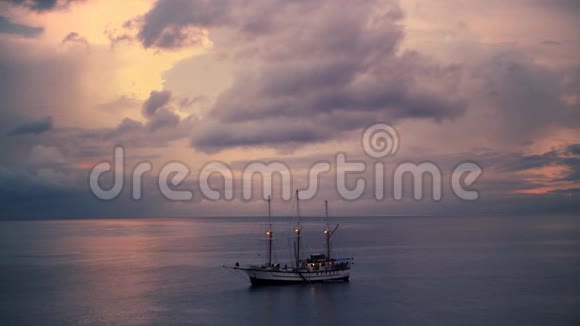 海盗船在海阔天空视频的预览图