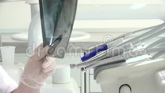 手持牙科X线摄影牙科医疗工具视频的预览图