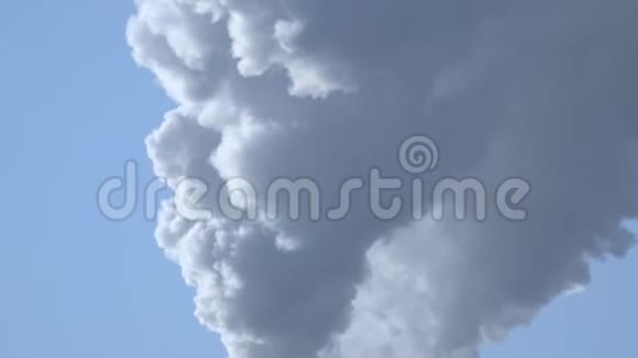 来自烟囱003的工业烟雾视频的预览图