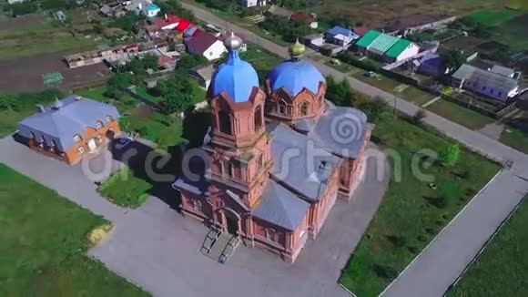 俄罗斯村庄的老教堂航空公司视频拍摄02视频的预览图
