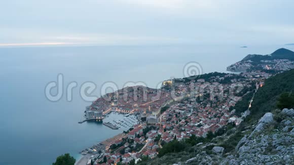Dubrovnik老城的白天到夜晚的时光流逝的画面它是世界上最著名的旅游胜地之一视频的预览图