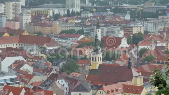 奥地利风格的现代和传统建筑美丽的城市景观视频的预览图