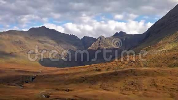苏格兰盖尔语Cuilthionn或AnCuiltheann是一系列岩石山脉视频的预览图