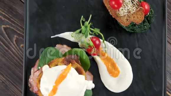 鸡蛋配蔬菜视频的预览图