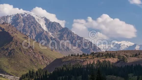 天山山木时间过去4k视频的预览图