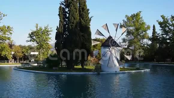 在运动的风车阿尔索斯费拉德菲亚斯雅典希腊视频的预览图