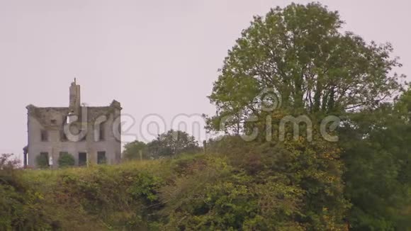 爱尔兰尚未完工的房子视频的预览图