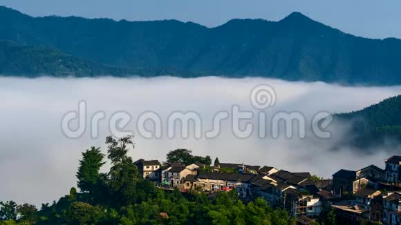 清晨云海云海的鸟瞰视频的预览图