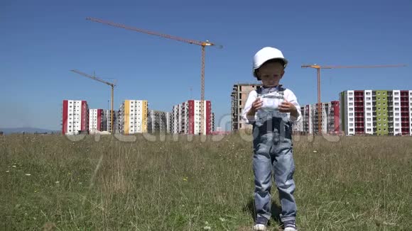 有趣的小建筑师开放仔细看建筑项目儿童工程师视频的预览图