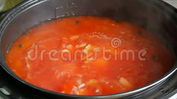 蔬菜番茄汤或罗宋汤锅素食视频的预览图